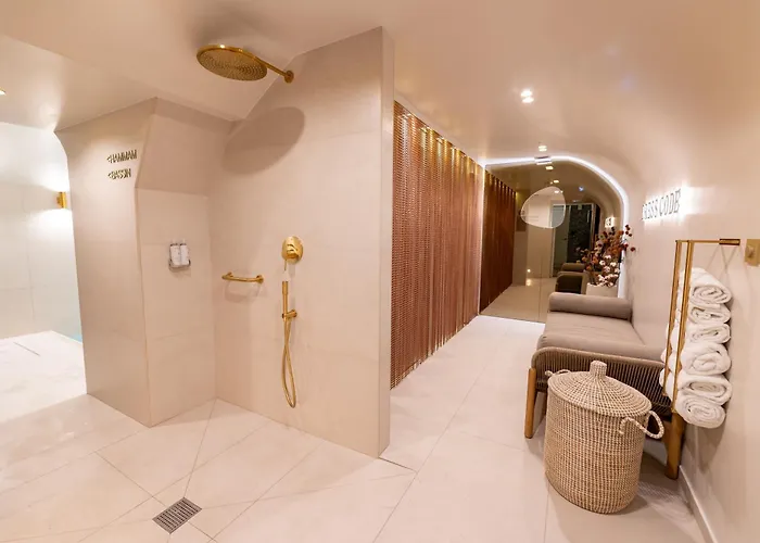 Hotel Dress Code Paris